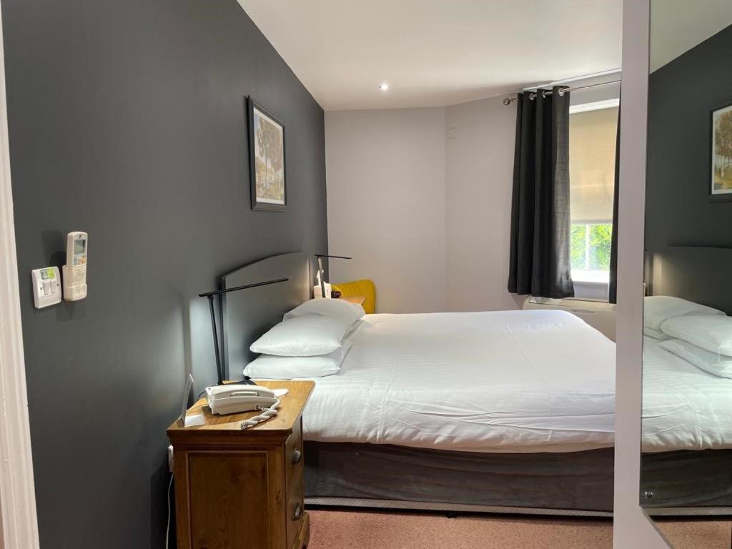 Best Western Claydon Hotel Exteriör bild